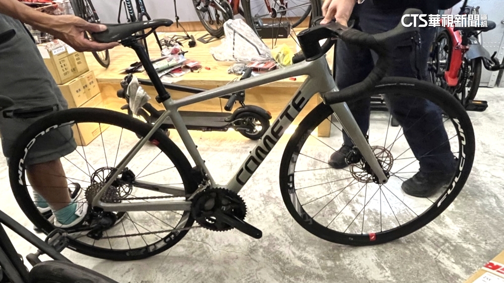 8旬婦撿紙箱　店家急報警「內裝16.5萬公路車零件」