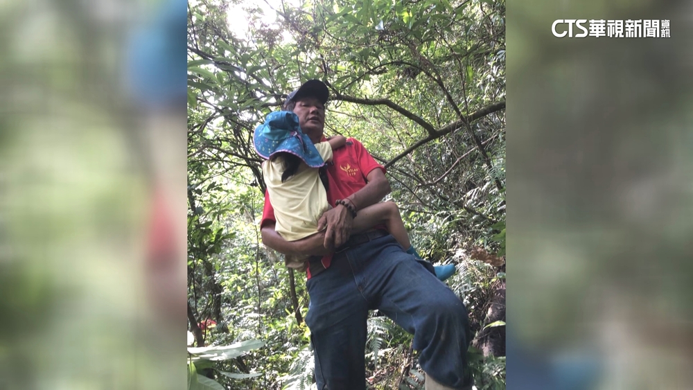 礁溪月眉坑步道蜂螫4遊客　2義消救援也遭螫