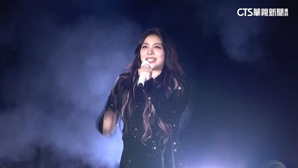 Aliee台北開唱！　與粉絲牽手比愛心　寵粉無極限