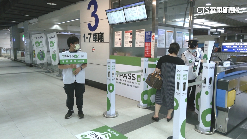 TPASS上路首上班日　乘客：台鐵專用道易堵