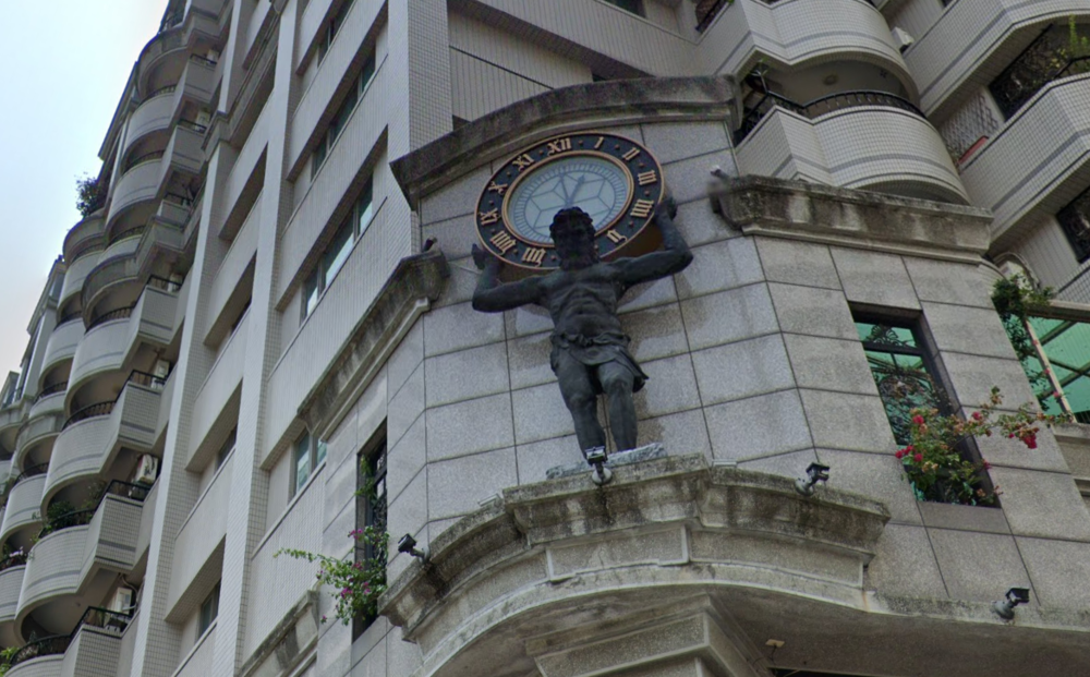 她分享「抬鐘人」引萬人按讚　網瘋狂歪樓：瞄利人、遇警人