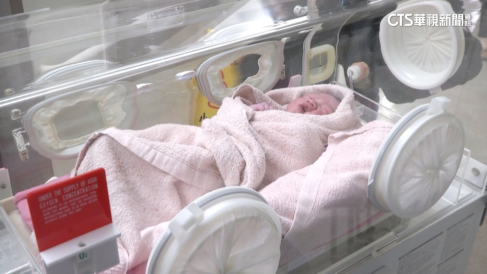 新生兒死亡率升　衛福部長：趴睡窒息占大宗