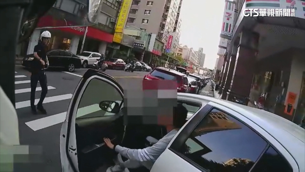 被「活人棺」詐騙　2嫌載婦領錢.民急報案抓人