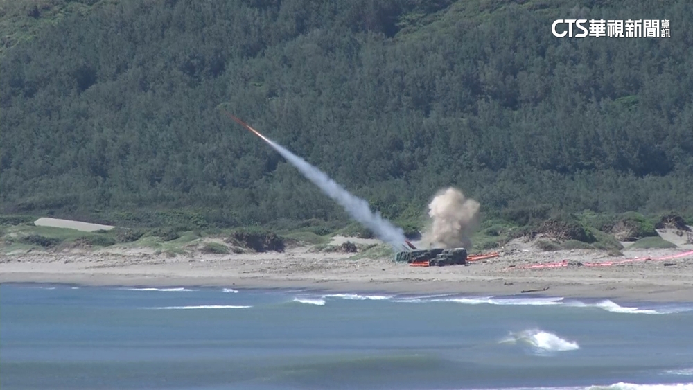 神弓操演屏東九棚大沙漠登場　刺針飛彈實彈射擊