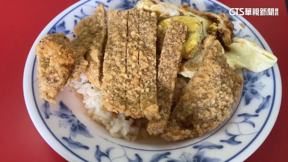 屏東超佛小吃！　排骨飯+荷包蛋只要35元