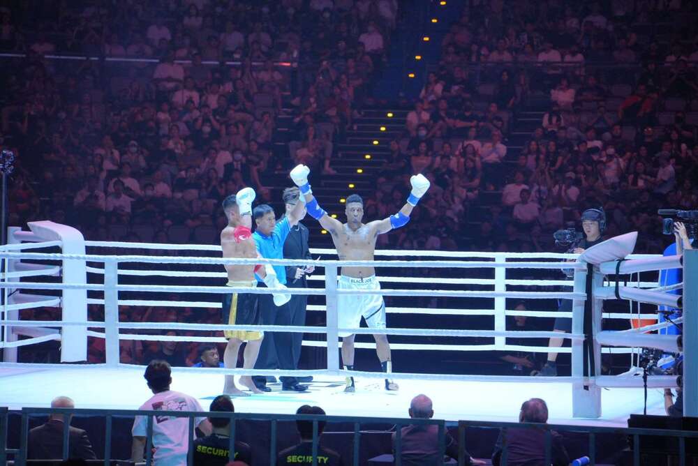 《拳上》首場比賽就見紅！ Black Joe大唱「我愛台妹」全場嗨爆