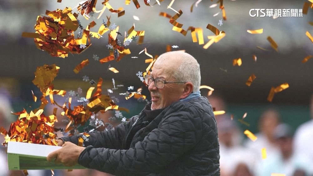 溫布頓球賽遇「亂入」　抗議者拋彩紙喊停用石油