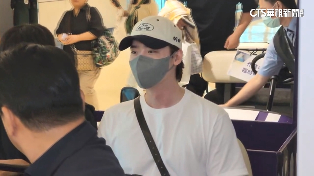 韓國男星李鐘碩相隔5年來台　粉絲興奮接機