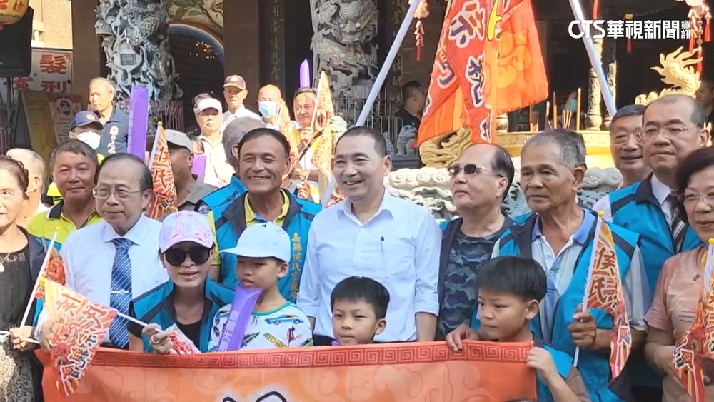 侯「回嘉」固樁11行程　綠前省議員同學偕女現身