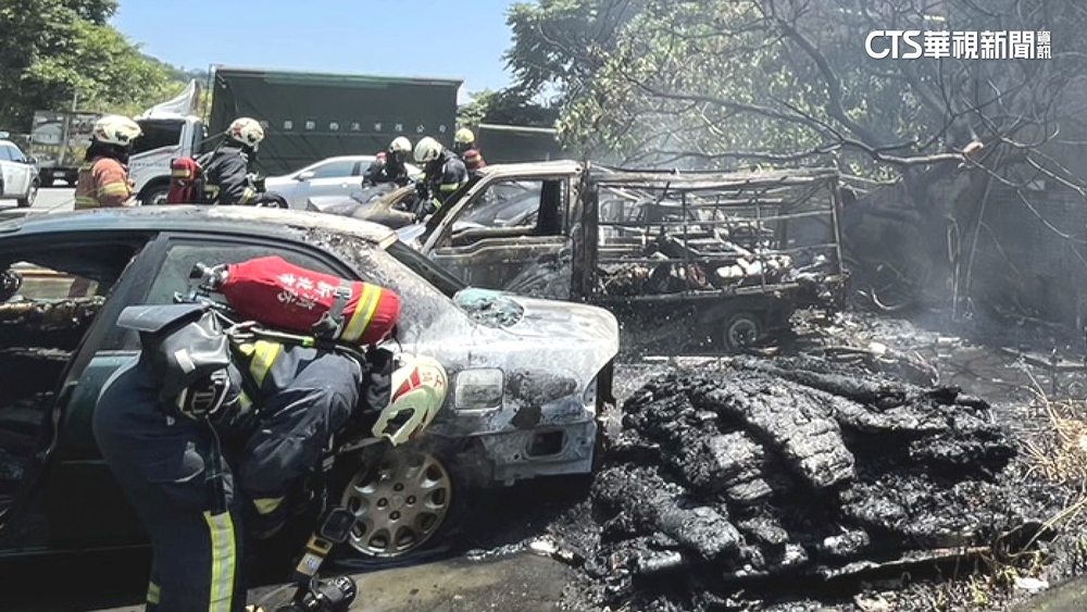 汐止4車停空地竄火燃燒　疑烈日下曝曬釀禍