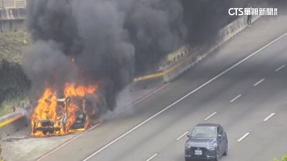 國1后里段邊坡樹林竄火　3公里外也爆火燒車意外