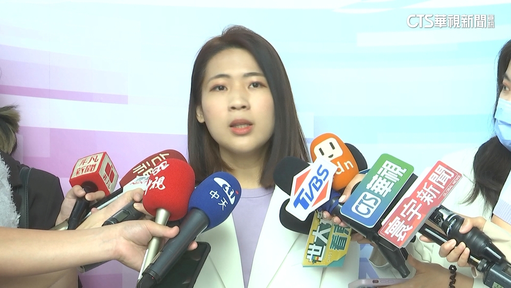 畏懼小刀「不敢」不幫侯？　徐巧芯頻同台郭惹議