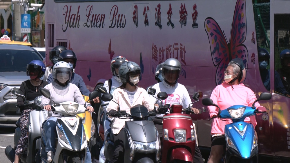 高溫持續上看35度！全台12縣市發布高溫示警 紫外線強注意防曬