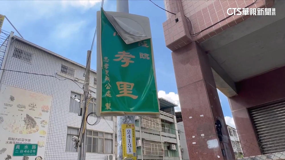 熱翻！　彰化指示牌曬到「捲曲」　手握排檔桿起水泡