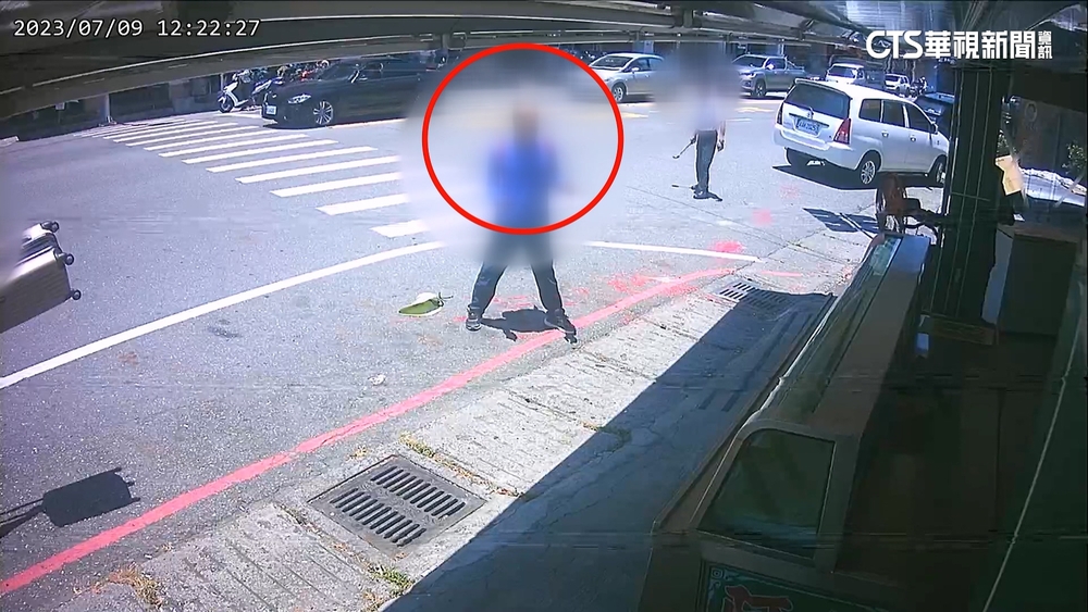 台東隨機持美工刀攻擊女　3父子拿湯勺電扇勇救人