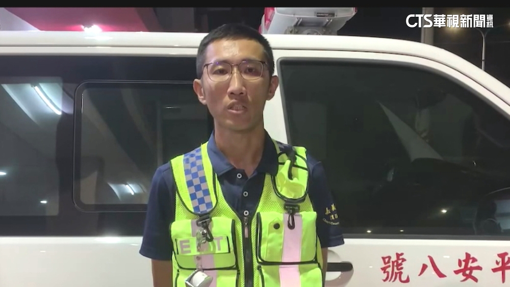 騎士與廂型車擦撞　男大生摔落邊坡不治