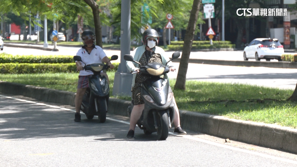 騎士突停陰涼處等紅燈　警認定屬''暫停''免罰