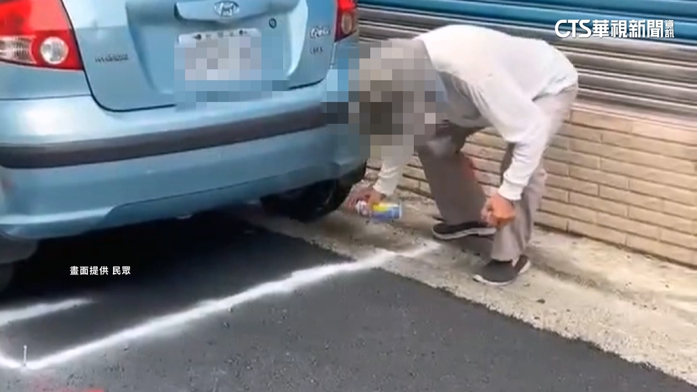 先搶先贏？　柏油路面剛鋪好　住戶私劃停車格