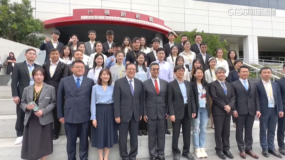 馬英九邀陸生團抵台　前球后「丁寧」當團長