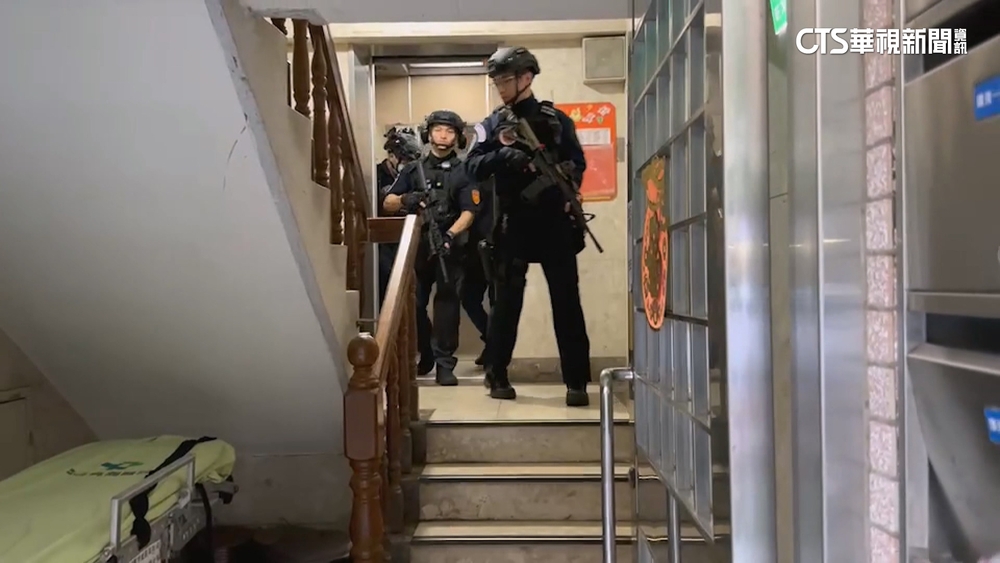 吵架竟持槍挾女友　男與警對峙12hrs棄械投降