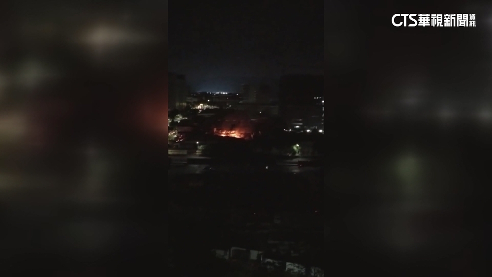 楠梓加工區塑美貝驚傳悶燒復燃　火光照亮黑夜