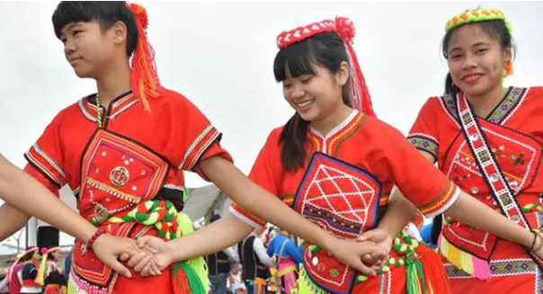 原住民傳統圍舞正確跳法／翻攝Dcard