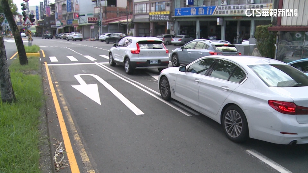 南投竹山路口獨特大U線　民眾：原地向後轉180度？