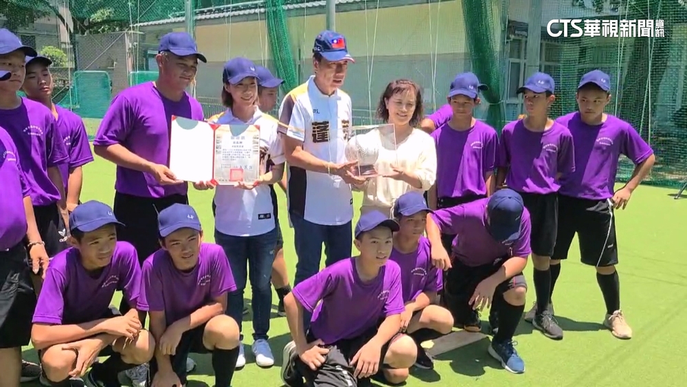 蓬萊國小赴美參賽缺百萬經費　郭台銘援助打氣