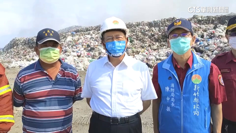 疑太熱發生自燃！　竹北新豐垃圾場火災悶燒