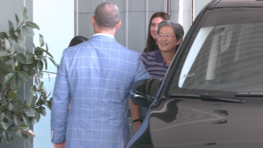 「半導體女王」來了！超微執行長蘇姿丰抵台 名譽博士頒授改至20日