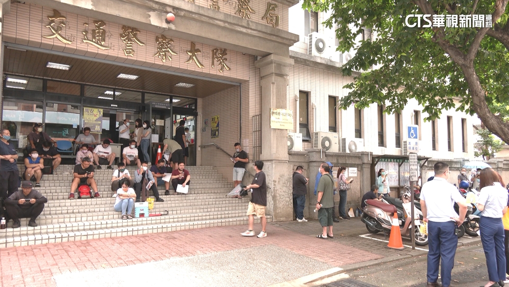 多元計程車報考夯爆　年輕人搶翻「薪資達10萬」