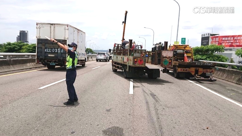 下匝道沒注意　化學鋼瓶車連撞3車...全面戒備！