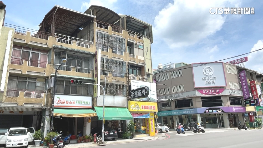 扯！　騎士險遭樓上積水潑中　環保局：髒水可罰6千