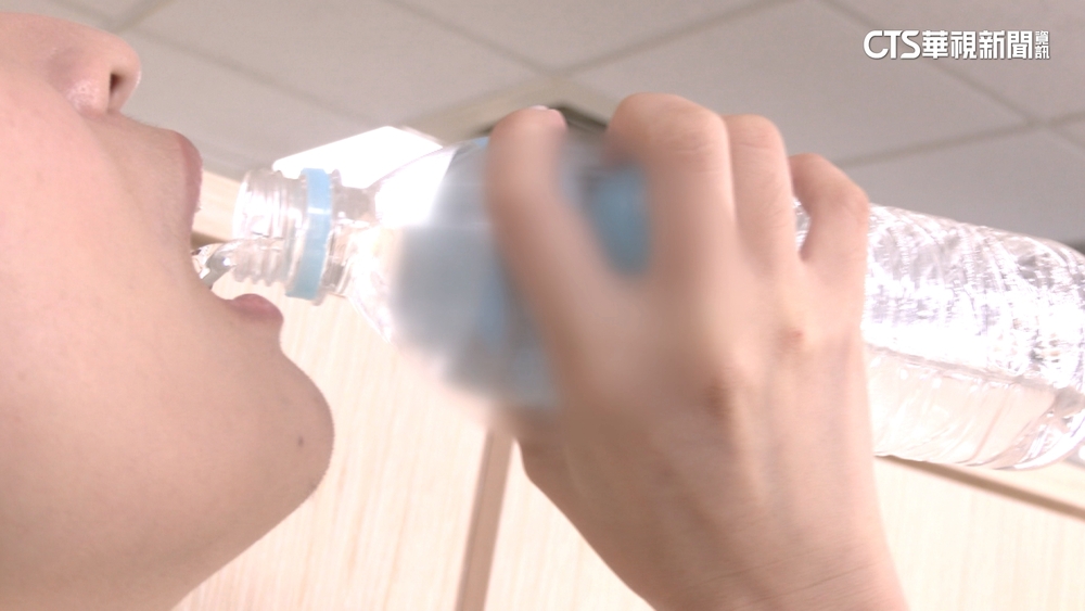 市售瓶裝水也會過期？　食藥署：憂添加物變質