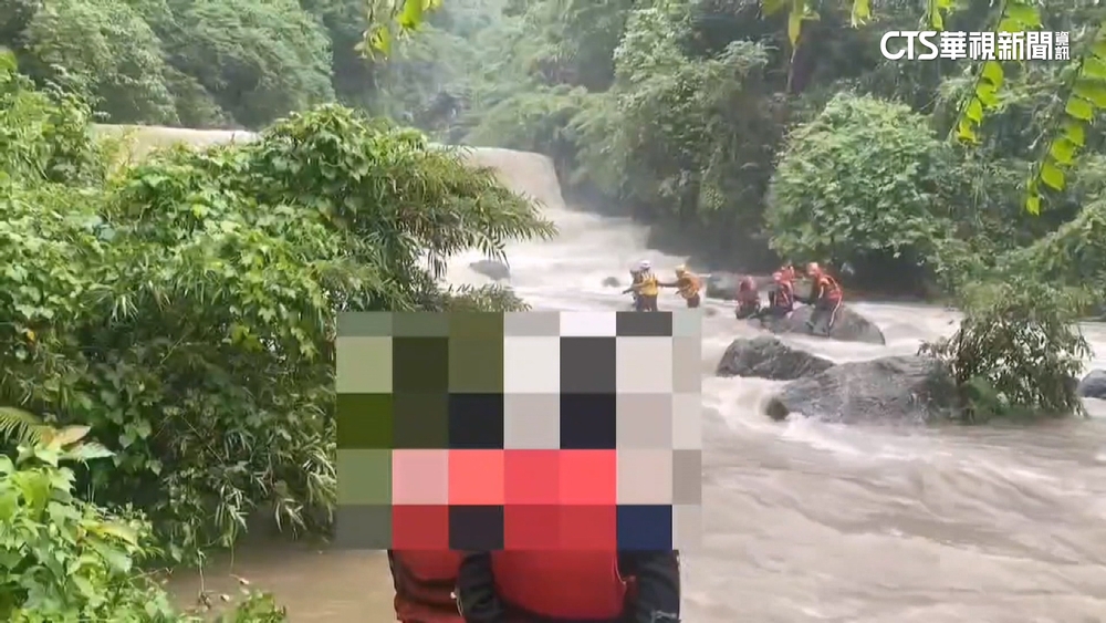 花蓮暴雨沙婆礑溪水暴漲！7溯溪客受困　消防救援