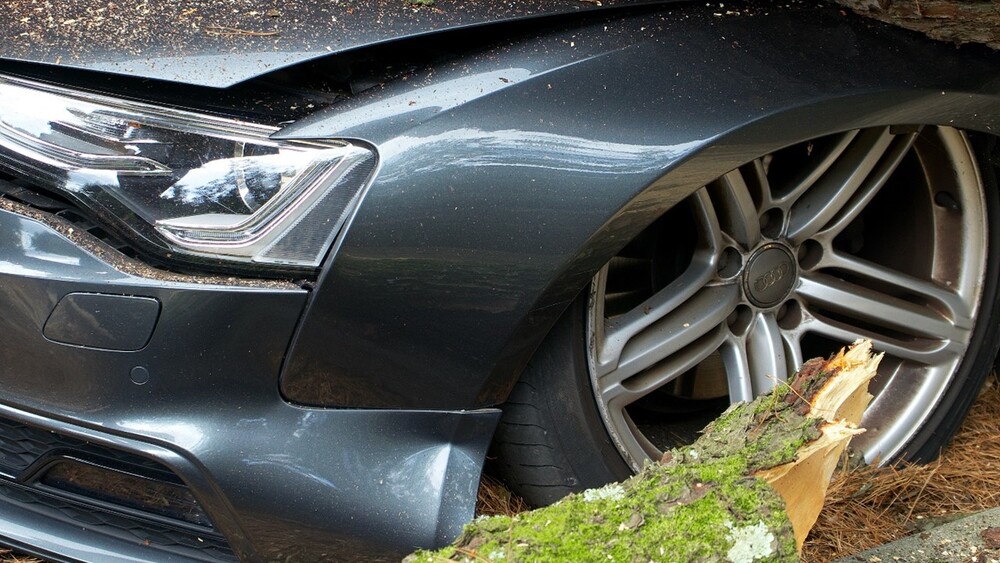 上班「撞主管老婆車」！他嚇慘道歉　5分鐘後結局神反轉