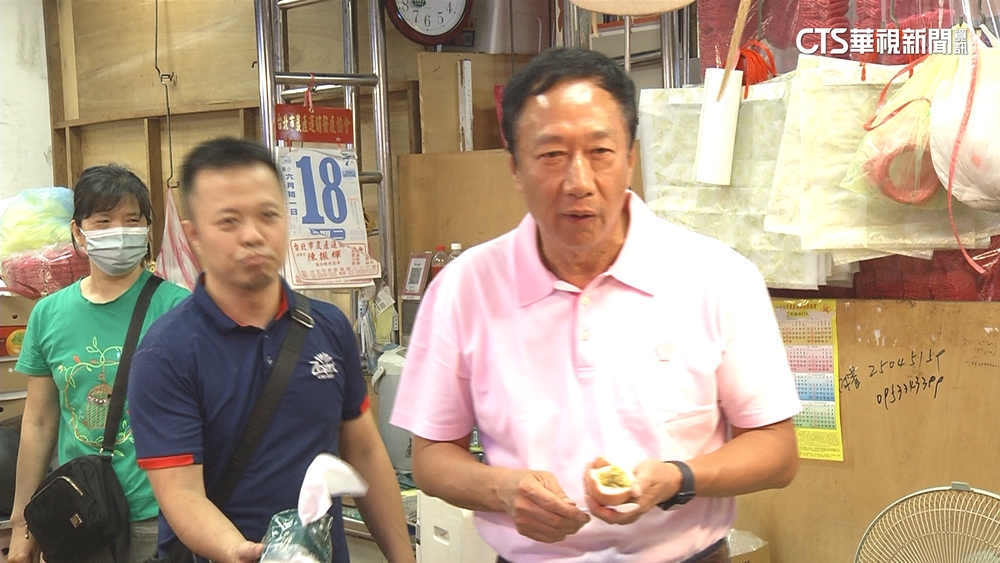 逛北農攤商吐苦水！　郭董：要學韓國瑜「苦民所苦」