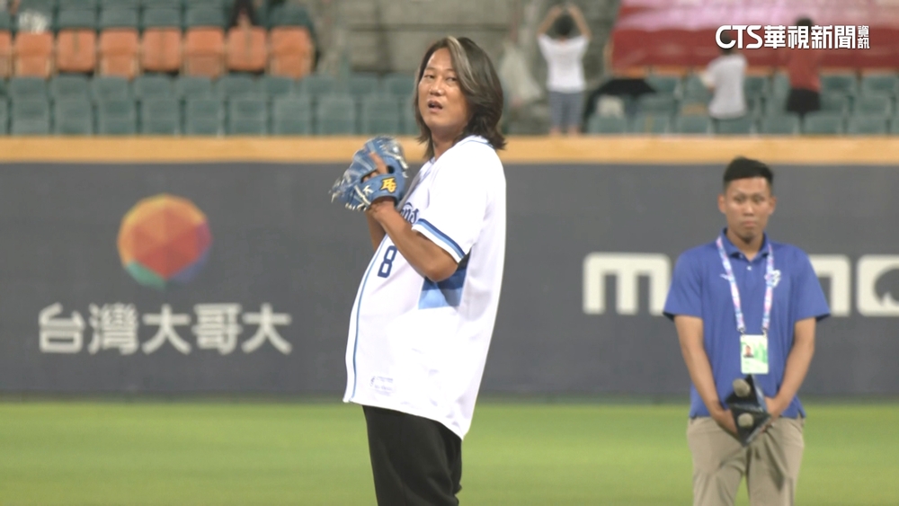 玩命關頭「韓哥」來台　駕古董跑車帥氣開球