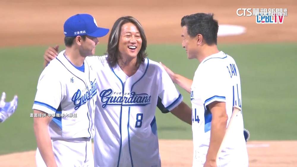 玩命關頭「韓哥」來台　駕古董跑車帥氣開球