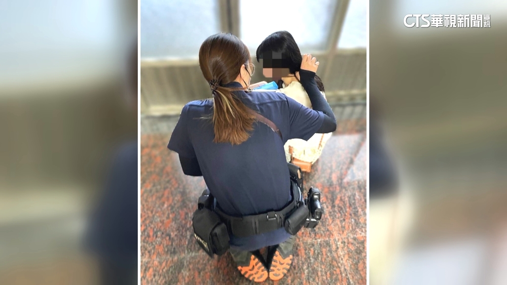 女警跪坐1小時安撫失戀女　網讚：警界最美背影
