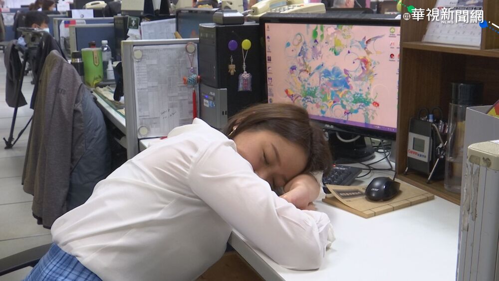 日職員宿醉躲廁所休息5分鐘　醒來竟過2小時　公司全炸鍋找人