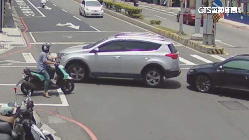 禮讓「闖紅燈行人」被追撞　警：應自行把人攔下