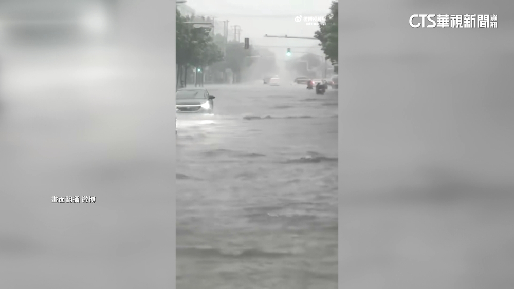 豪大雨狂襲上海　高架橋淹水「開車如開船」