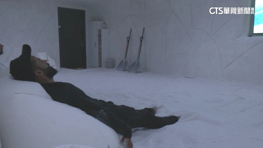 完全放鬆！阿聯「鹽浴療法」宣稱助呼吸道.皮膚病改善