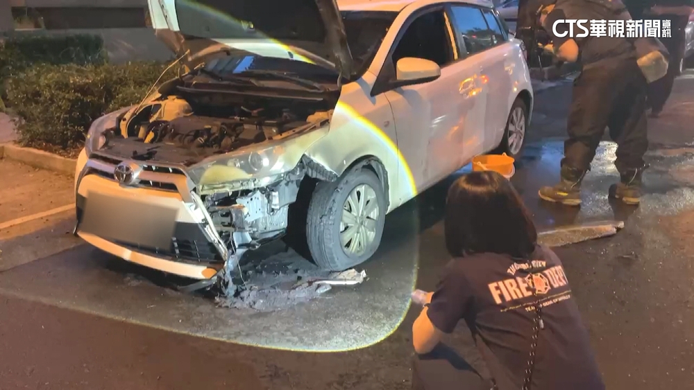 男子命危！　火燒車現場赫見樹枝捆布.汽油桶疑縱火