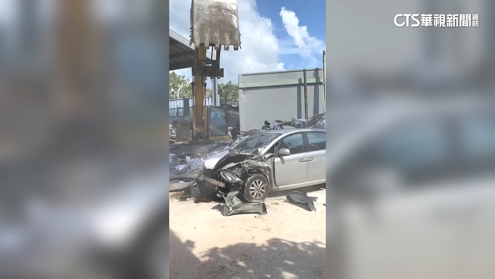 移民署查逃逸移工　遭雇主開怪手砸毀公務車