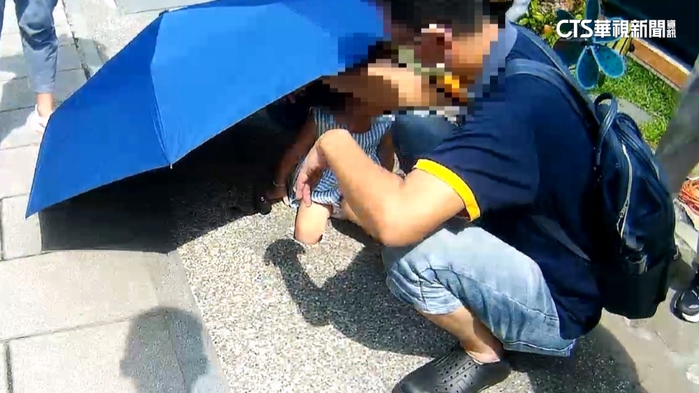親子驚險出遊！3歲女童右小腿卡排水孔