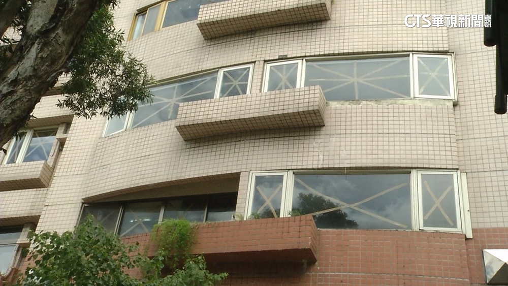 颱風來襲　玻璃貼膠帶防風　專家：貼米字型效果優