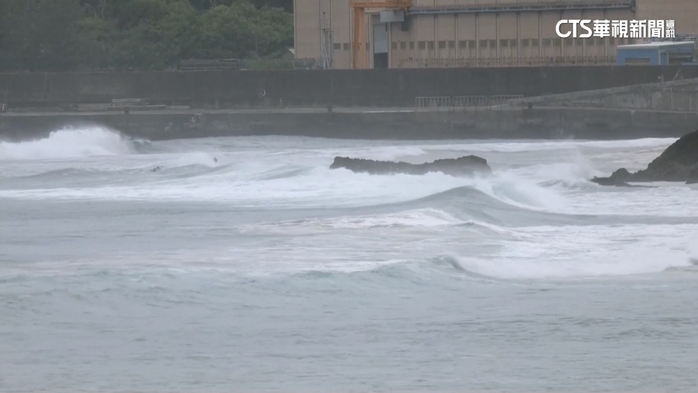 杜蘇芮暴風圈撲南台灣　屏東災變中心監控