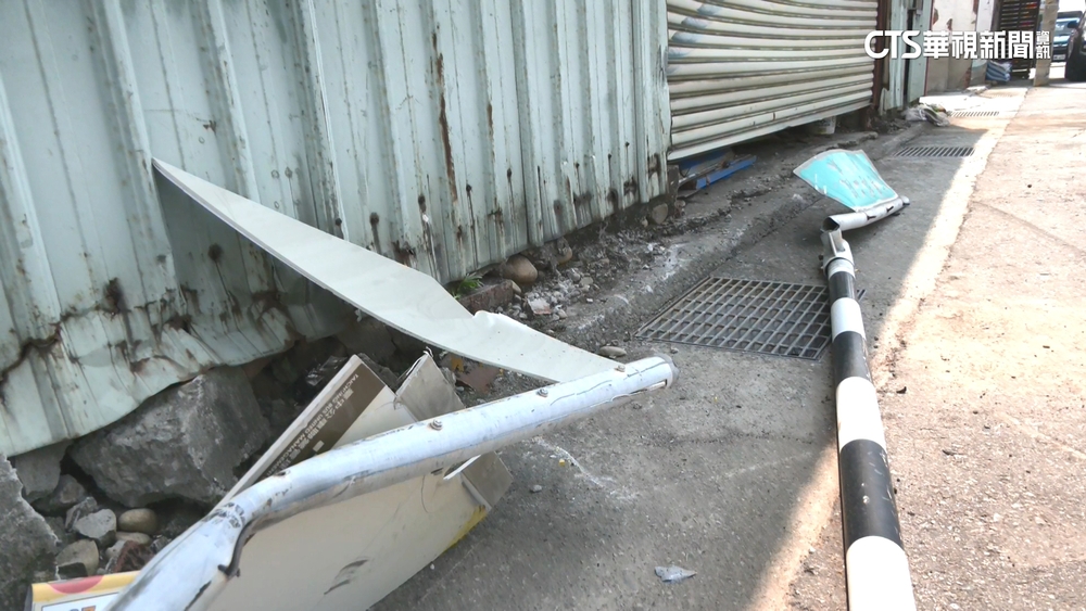 「安全座椅」救命！　恍神自撞翻車　女嬰毫髮無傷